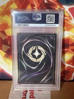 2024 DISNEY LORCANA EN P2-PROMO LILO GIFT BOX #25 LILO - ESCAPE ARTIST PSA 9 - Image 2