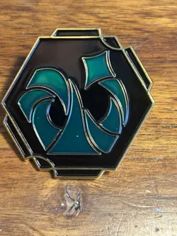 Lorcana TCG Fabled (Set 9) Promo Disney Pin: Emerald Ink Symbol - Image 1