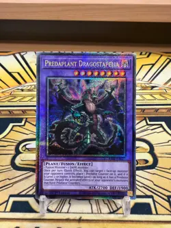 Yugioh Raubpflanze Drachostapelia Quarter Century Secret Rare RA01-EN027 - Image 1