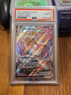 2021 POKEMON SWORD & SHIELD FUSION STRIKE #114FA/MEW VMAX FUSION STRIKE PSA10 - Image 1