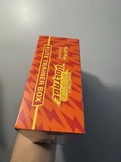 Pokemon TCG Sword & Shield Vivid Voltage Elite Trainer Box Sealed - Image 3