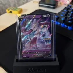 Mewtwo V SWSH223 Pokemon GO PROMO, NM, toploaded and sleeved. - Image 1