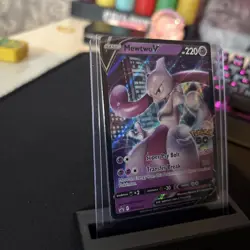 Mewtwo V SWSH223 Pokemon GO PROMO, NM, toploaded and sleeved. - Image 3