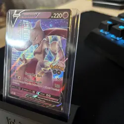 Mewtwo V SWSH223 Pokemon GO PROMO, NM, toploaded and sleeved. - Image 4