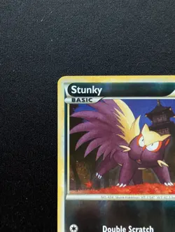 NM Pokemon Stunky Reverse Holo Card 69/90 Undaunted - Image 2