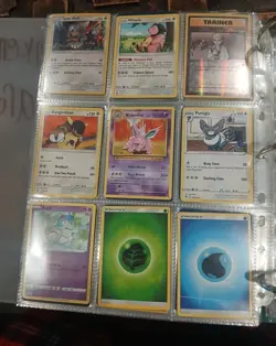Pokemon TCG binder lot over 900 pokemon cards - Image 3