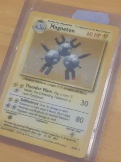 Pokemon Magneton Base First Edition Holo Card. In Good Condition - Image 2