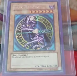 Konami Dark Magician DDS-002 Promo Secret Rare Spellcaster ATK 2500 DEF 2100 - Image 1