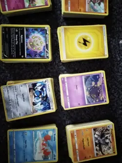 pokemon cards bundle of 900+ ranging from base set to more recent cards - Image 1