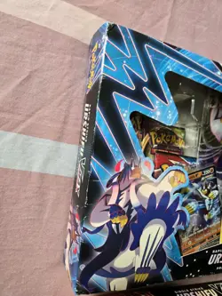 Pokemon Rapid Strike & Single Strike Urshifu VMAX Premium Box Red and Blue - Image 4