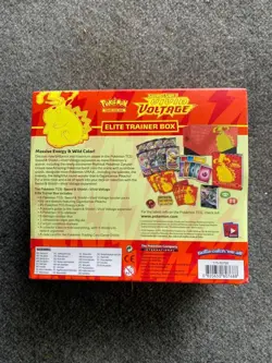 Pokemon Cards: Sword & Shield Vivid Voltage Elite Pikachu - Trainer Box New 820650807688 - Image 3