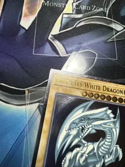 Blue-Eyes White Dragon OP28-EN001 OTS Tournament Pack 28 Ultimate Rare! Beaut - Image 3