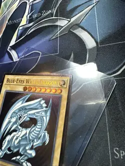 Blue-Eyes White Dragon OP28-EN001 OTS Tournament Pack 28 Ultimate Rare! Beaut - Image 4