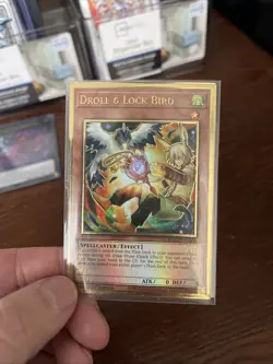 Yugioh - Droll & Lock Bird (Alt Art) - Gold Rare - 1st Edition - MAGO-EN006 - LP - Image 2