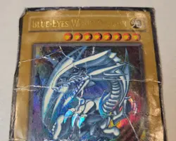 1996 Yu Gi Oh! Blue Eyes White Dragon SDK-001 Holo Ultra Rare Heavy Damage HP - Image 2