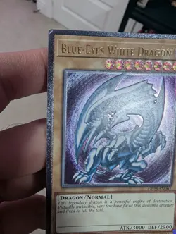 YuGiOh! Blue-Eyes White Dragon OP28-EN001 Ultimate Rare LP* - Image 2