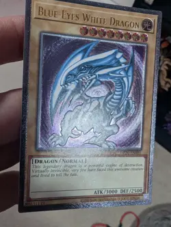 YuGiOh! Blue-Eyes White Dragon OP28-EN001 Ultimate Rare LP* - Image 4