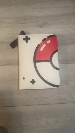 Pokemon binder full with 400 cards, great beginner set, Holos, Vintage cards etc - Image 1