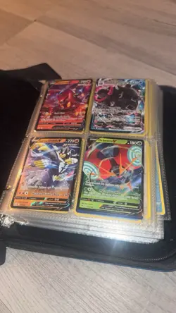Pokemon binder full with 400 cards, great beginner set, Holos, Vintage cards etc - Image 2