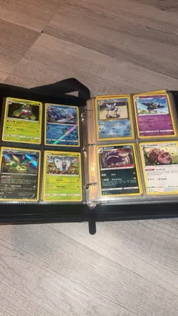 Pokemon binder full with 400 cards, great beginner set, Holos, Vintage cards etc - Image 4