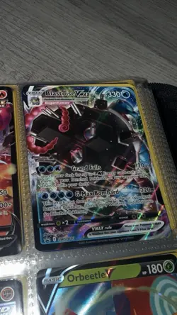 Pokemon binder full with 400 cards, great beginner set, Holos, Vintage cards etc - Image 5