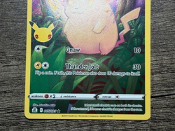 POKEMON FULL ART PIKACHU 005/025 RARE CELEBRATIONS 2021 LP + ARCEUS SLEEVE - Image 3