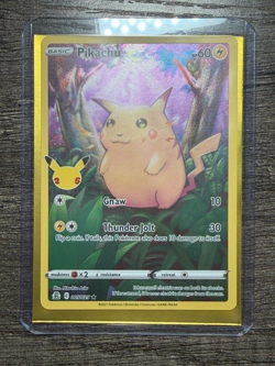 POKEMON FULL ART PIKACHU 005/025 RARE CELEBRATIONS 2021 LP + ARCEUS SLEEVE - Image 5