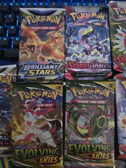 Pokemon Sealed booster pack lot 8 total evolving skies packs and more!🔥 - Image 1