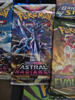 Pokemon Sealed booster pack lot 8 total evolving skies packs and more!🔥 - Image 3