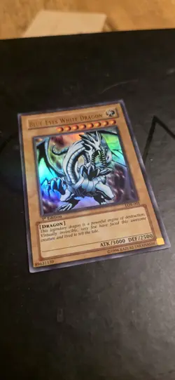 Yu-Gi-Oh! TCG Blue-Eyes White Dragon 1st Edition LOB-E001 AE - Image 2