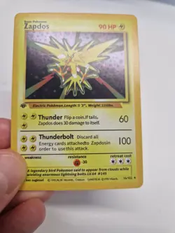 Zapdos 1st Edition - Pokemon 16/102 Base Set 1999 - Holo Artcard/Deko - Image 2