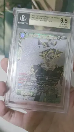 2018 DRAGON BALL SUPER TOP SIGNATURE CARD SON GOKU, HOPE OF UNIVERSE 7 - BGS 9.5 - Image 2