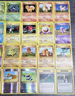 Pokemon 32x Evolutions Bundle - Rare, Reverse Holo, Common, Uncommon LP - Image 3