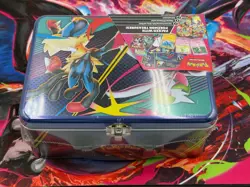Pokemon TCG: Mega Evolution lunch box tin. 3 foil cards ,6 booster packs - Image 2