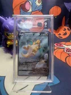 Pokemon TCG Dragonite v Full Art Holo Ultra Rare - Image 1