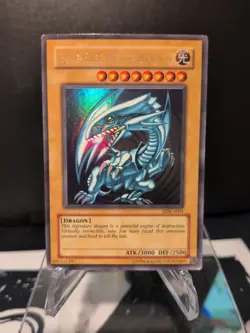 Blue-Eyes White Dragon, SDK-A001, Ultra Rare/Mod Heavy Played - Image 1