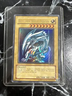******Blue Eyes White Dragon Ultra Rare Sdk-001****** - Image 1