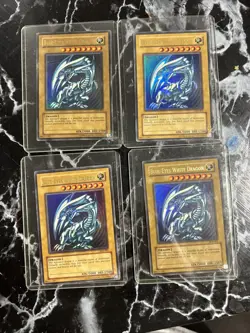 ******Blue Eyes White Dragon Ultra Rare Sdk-001****** - Image 5