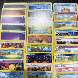 Pokemon TCG Bundle 44 Cards Evolving Skies Mixed - Image 3