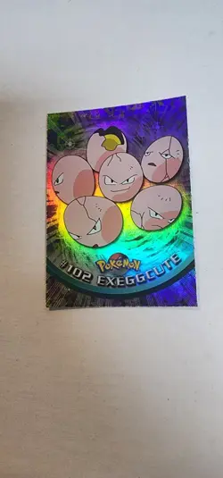 2000 Topps Pokemon TV #102 Exeggcute Rainbow Foil - Image 1
