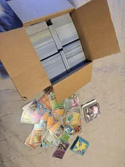 Pokemon TCG Mixed bulk. 12lbs/3000 Com/Uncom 50 holo/RHolo mini binder, sleeves - Image 2