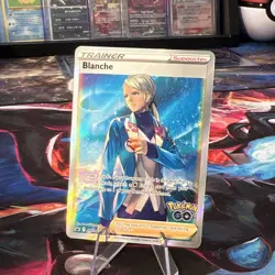 Pokemon Blanche Trainer Full Art Ultra Rare Holo Pokemon GO SWSH227 - Image 2