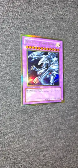 Blue-Eyes Ultimate Dragon GLD1-EN028 Gold Series 2008 Limited Edition - Image 2