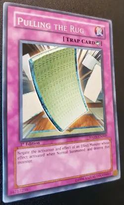 Yu-Gi-Oh! Pulling the Rug -STON-EN060 - Strike of Neos 1st edition 2007 NM - Image 2