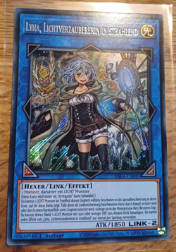 YuGiOh! Lyna, Lichtverzaubererin in strahlend - RA04-DE081 - Secret Rare - NM - Image 1