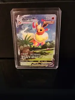 Pokemon TCG - Flareon VMAX SWSH180 Sword & Shield Promo Card Alt Art Holo | NM - Image 1