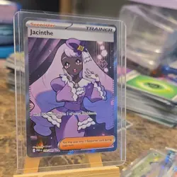 Pokemon TCG Jacinthe 110/088 POR Trainer-Supporter Full Art Holo Ultra Rare - Image 1