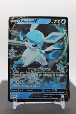 Glaceon V 040/203 Holo - Pokemon SWSH07: Evolving Skies - Image 1