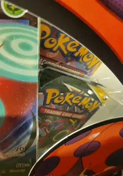Pokemon - Orbeetle V Box - 1 Cosmic Eclipse & 2 Evolving Skies Packs - Sealed - Image 4