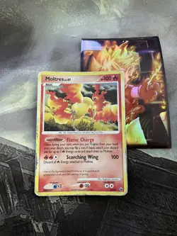 2008 Pokemon Diamond & Pearl Majestic Dawn Moltres 10/100 Holo Rare HP/MP - Image 1